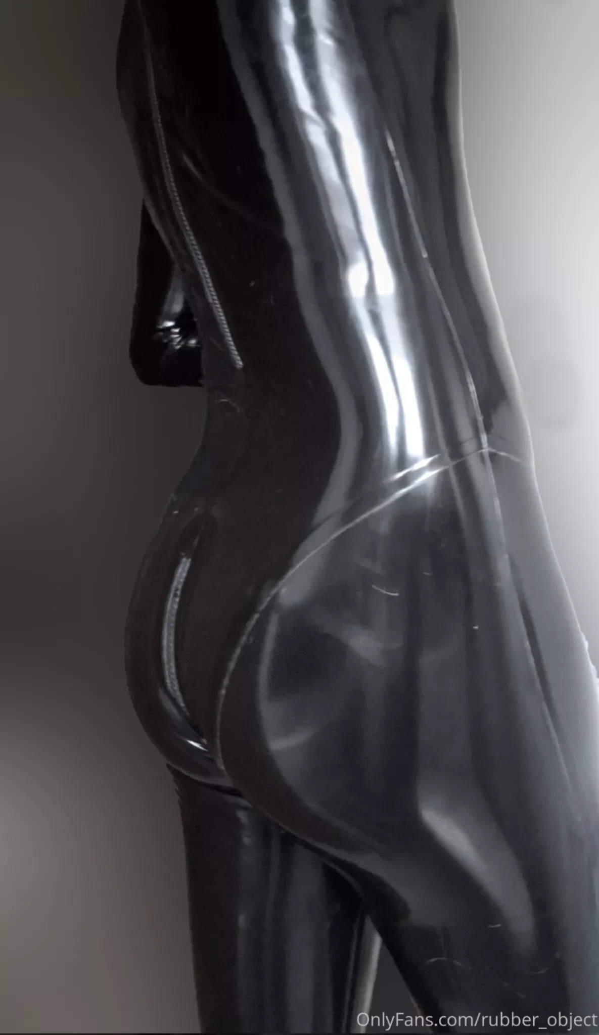 What do you think of my shiny rubbery ass π What do you think of my shiny rubbery ass π