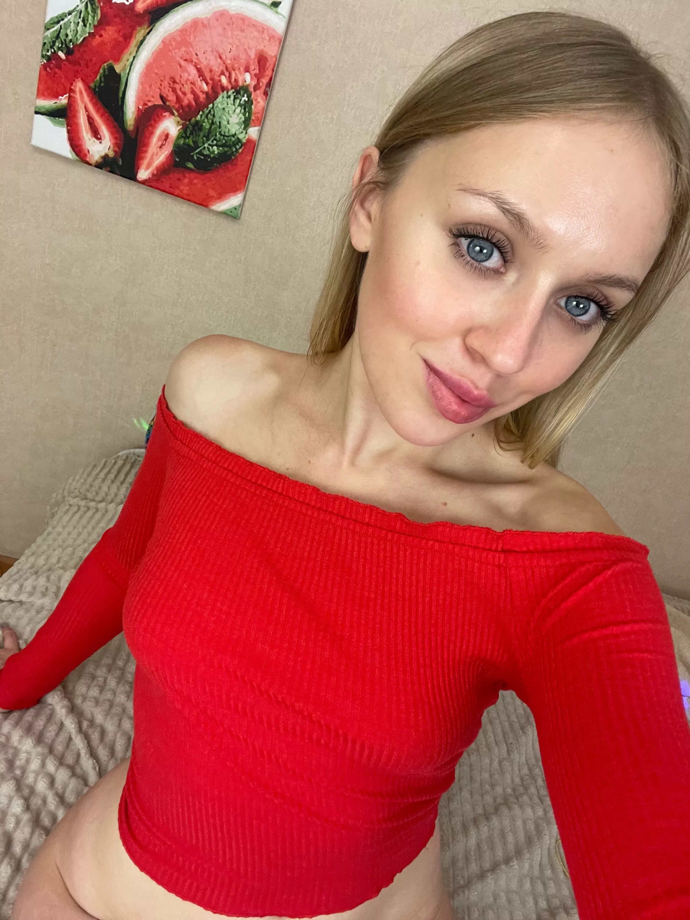 What do you think of my shirt, I think this color suits me What do you think of my shirt, I think this color suits me