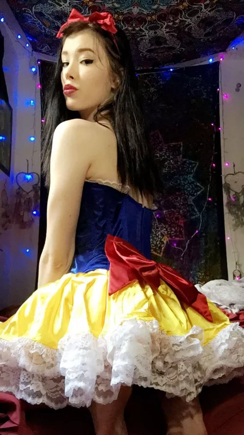 What do you think of my snow-white cosplay