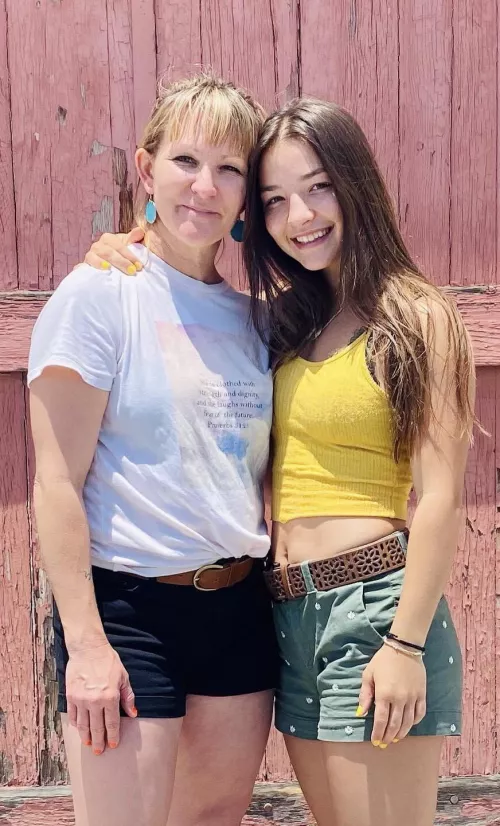 What do you think of this mother and daughter? HMU to see more of them!