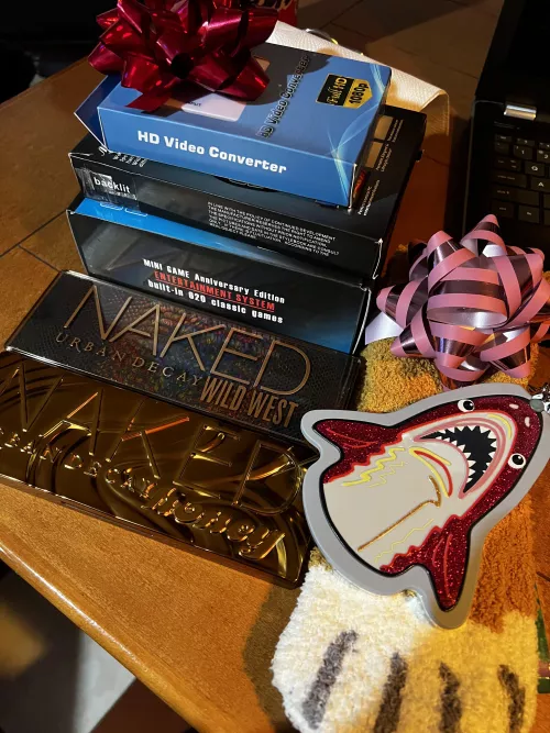 What is everyone’s favorite gift they’ve gotten so far? I love these kitty paw socks!!! ❤️