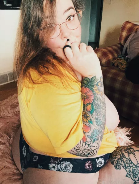 “What kind of car does an egg drive?…a ‘yolkswagon’”… that one made you laugh so. (f)ucking. hard. didn’t it? 😂 … tell me how hard… every comment gives me a literal orgasm… it’s science 🤓😏🤷🏻♀️
