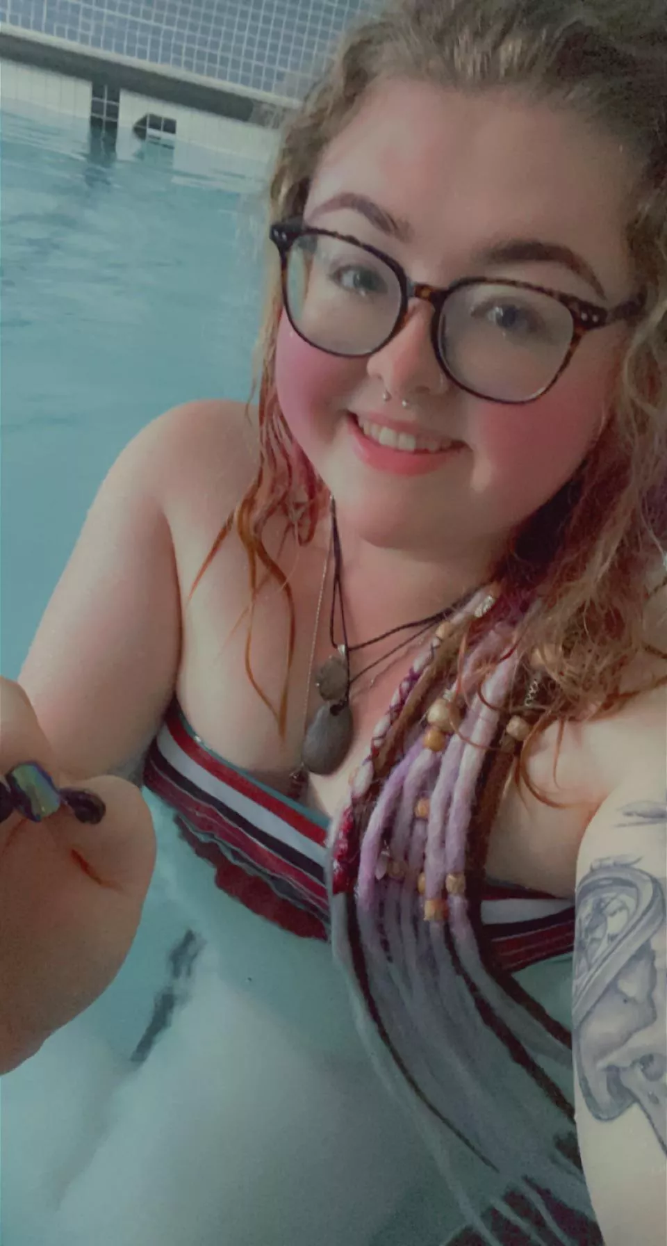 What other objects do you put into your dreads? Need ideas 🥺 What other objects do you put into your dreads? Need ideas 🥺