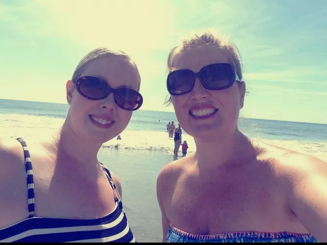 What slut mom's face u cumming on????