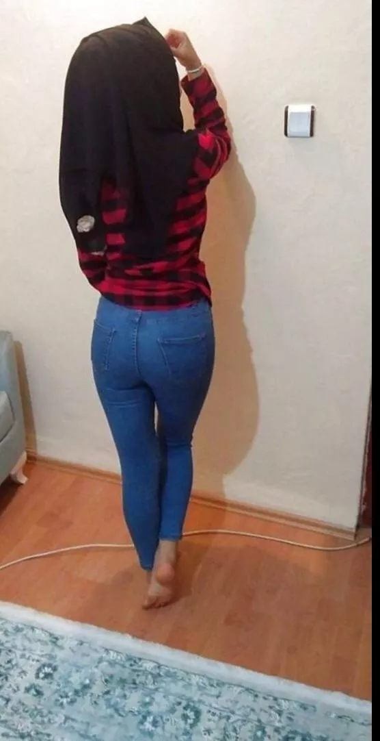 What would u guys do to this Arab ass