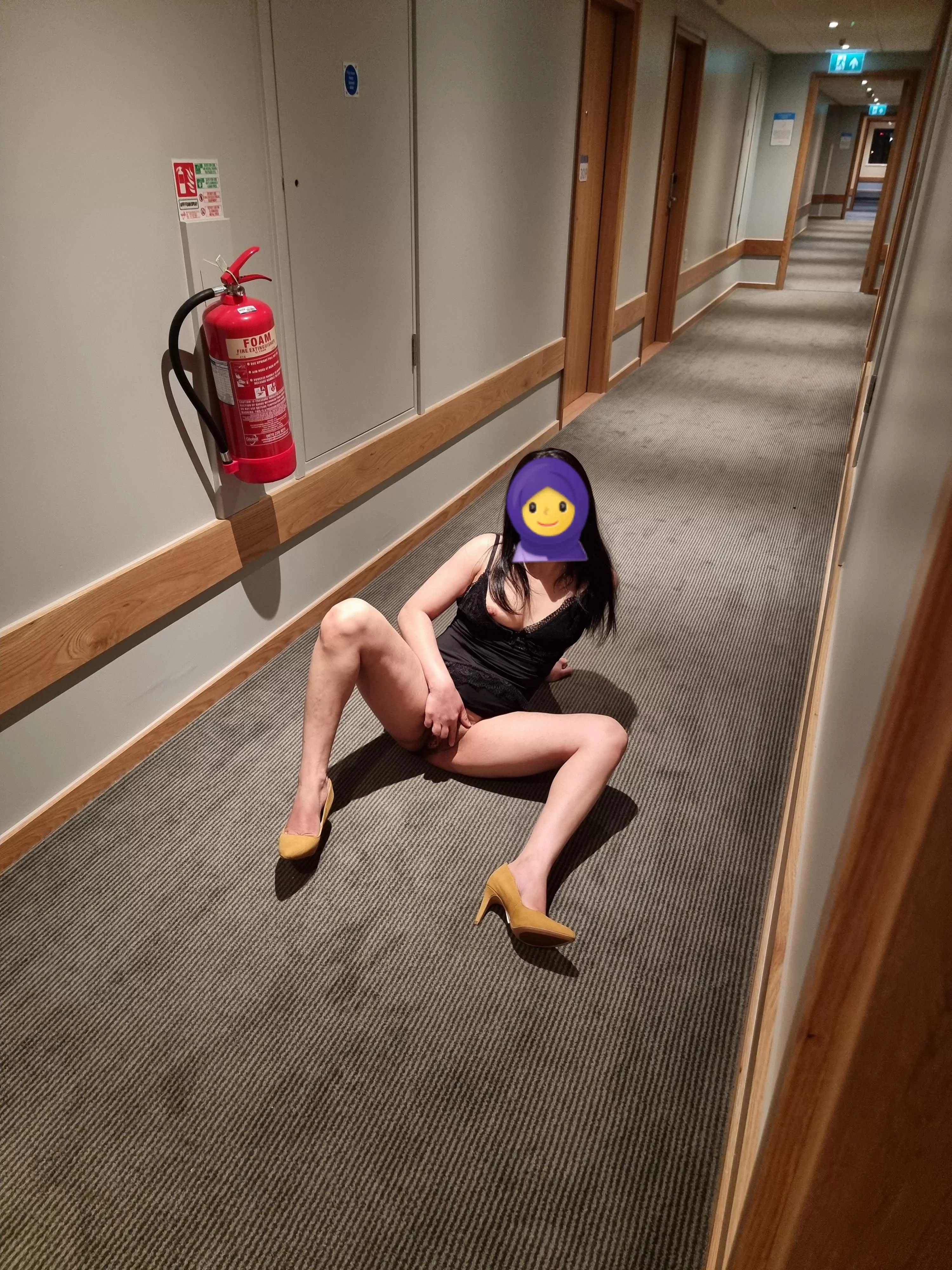 What would you do if you caught me like this in the corridor?(f) What would you do if you caught me like this in the corridor?(f)