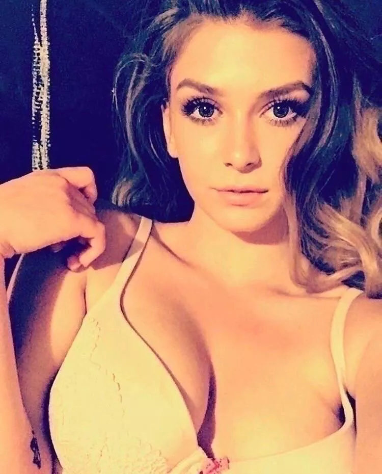 What would you do to her? Kikk me - whitecuck98 What would you do to her? Kikk me - whitecuck98