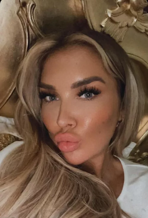 What would you do to these juicy lips?