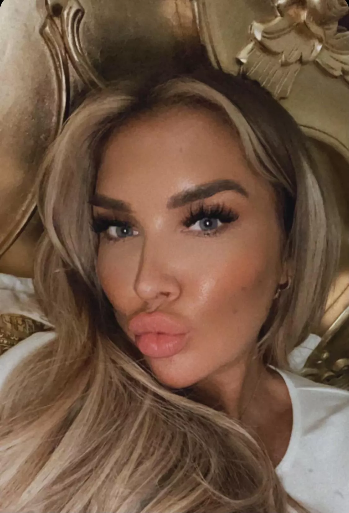 What would you do to these juicy lips?