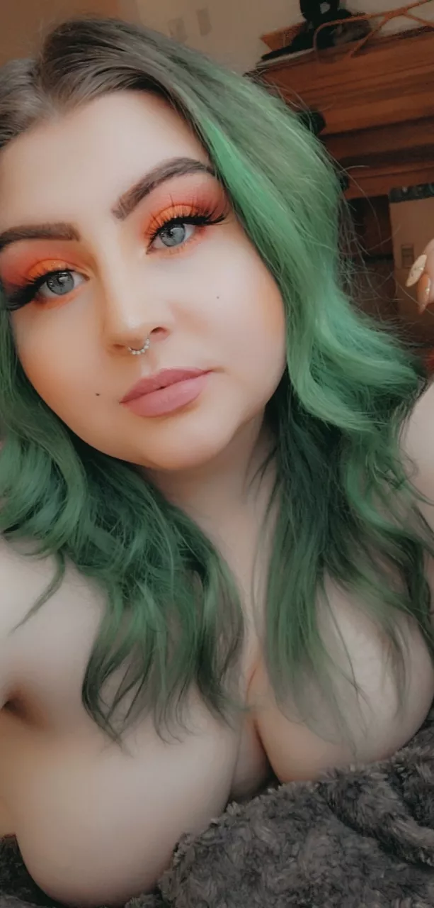 What you think? Love orange 🧡 [Emeraldbaddie]