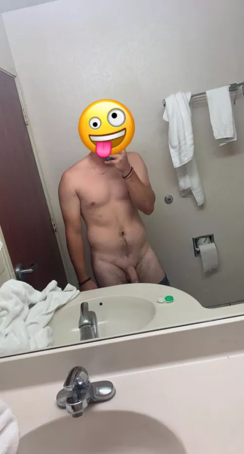 Whatโs a trip without a messy bathroom hotel picโฆI was so horny๐