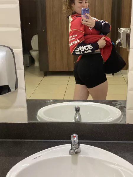 Whatβs better than yoga pants? Short yoga pants π