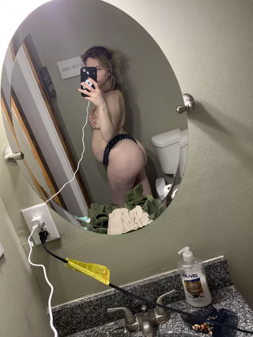 What’s bigger the belly or the bum 🍑