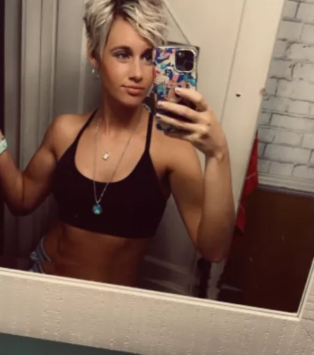 Whatβs everyone hitting today in the gym? β€οΈ fitgirl here hi!