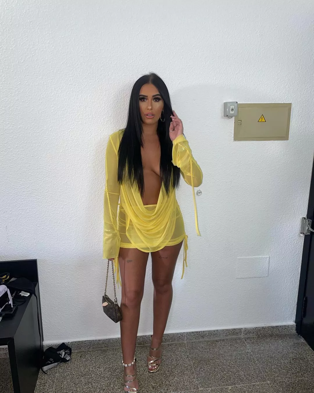 What's she not wearing?!?