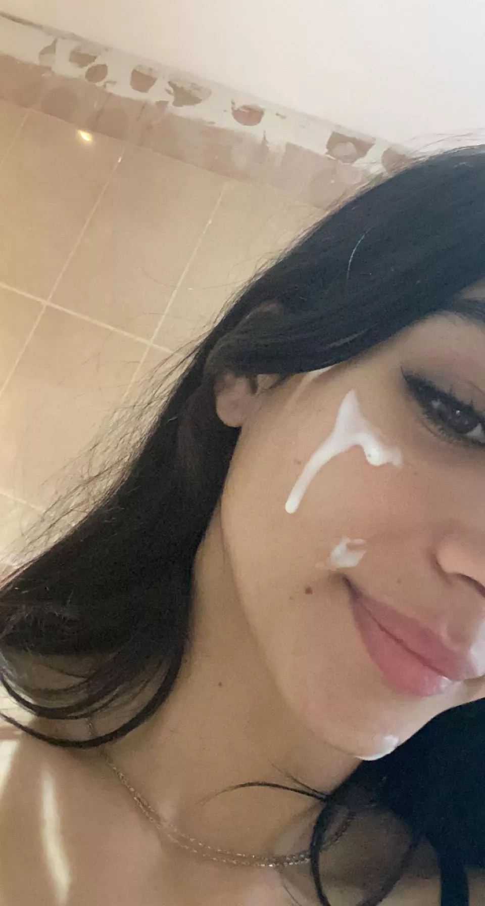 What's that on my face ? Love you guys 😘