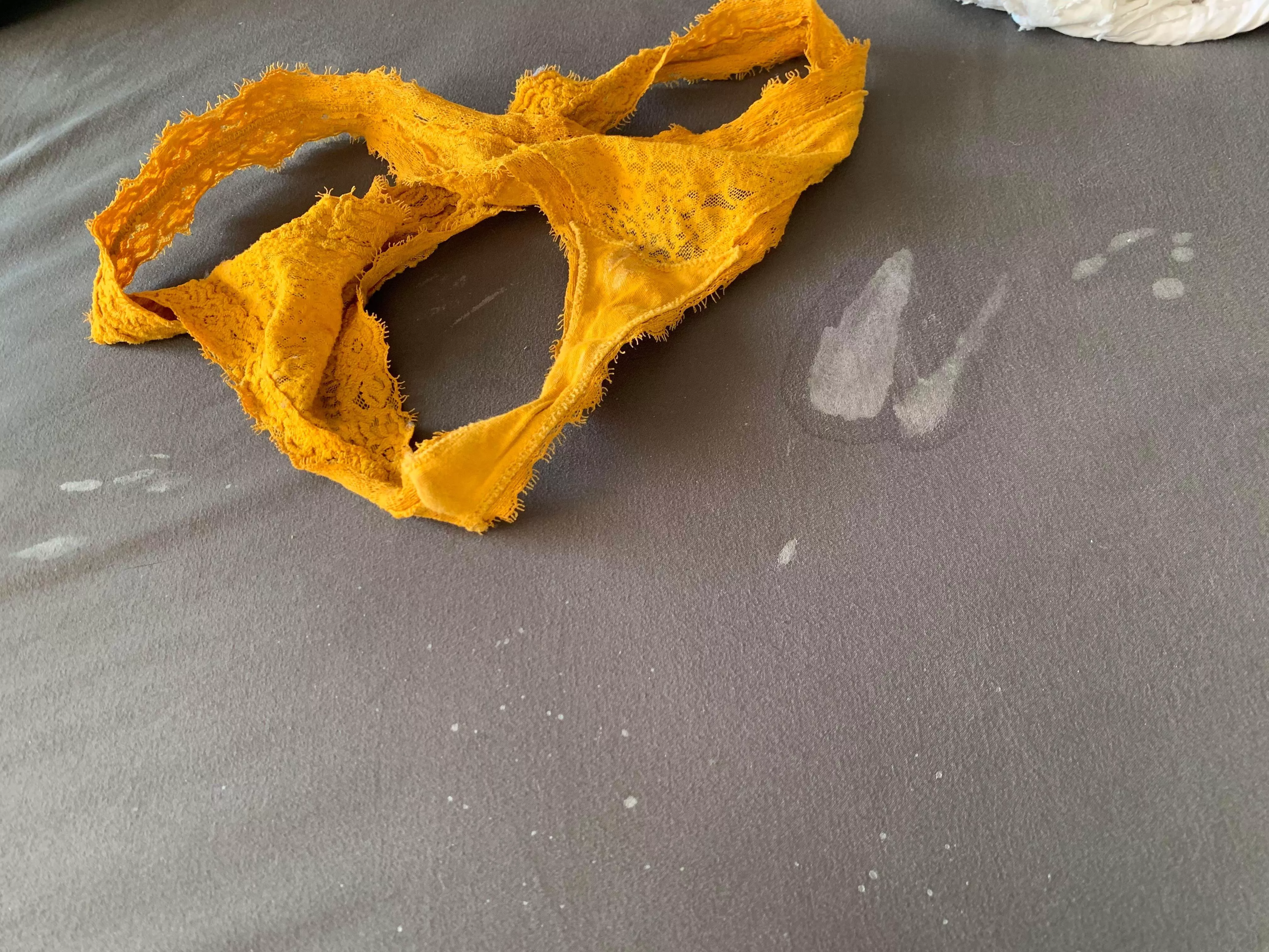 What’s the best way to start sharing panties? Is sharing sheets a thing? 👀