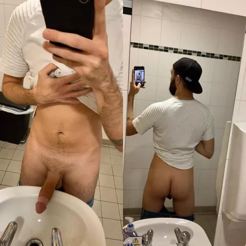 What’s the craze with guys putting their cock on a sink? It was bloody cold 🥶😂 [M]