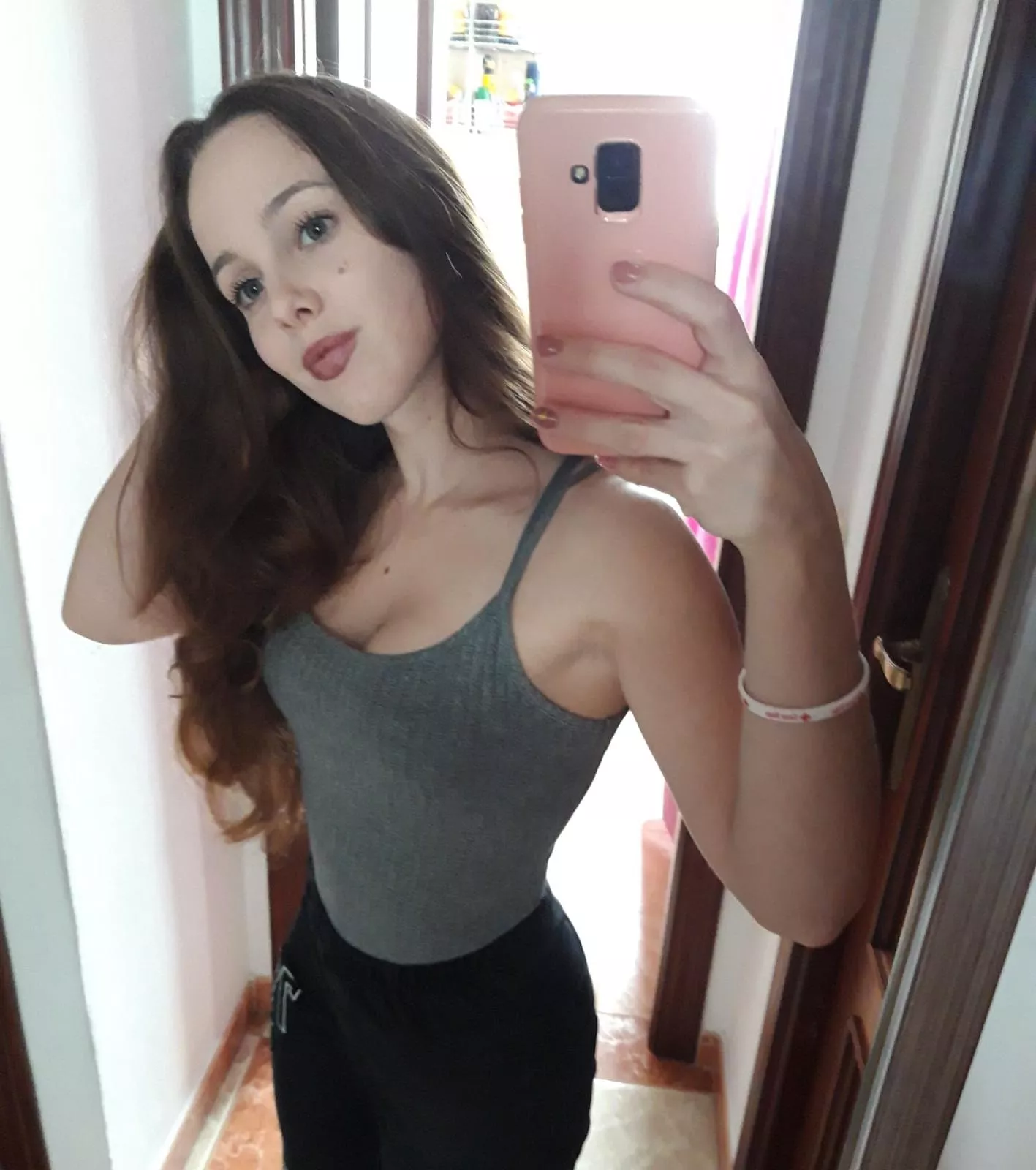 Whats the first thing you notice on this picture?