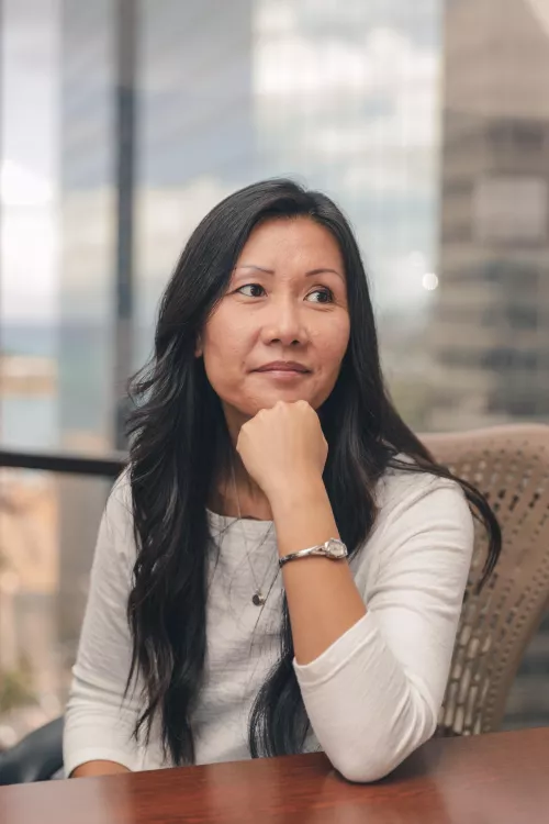 What's this hot 🌶 MILF thinking about?