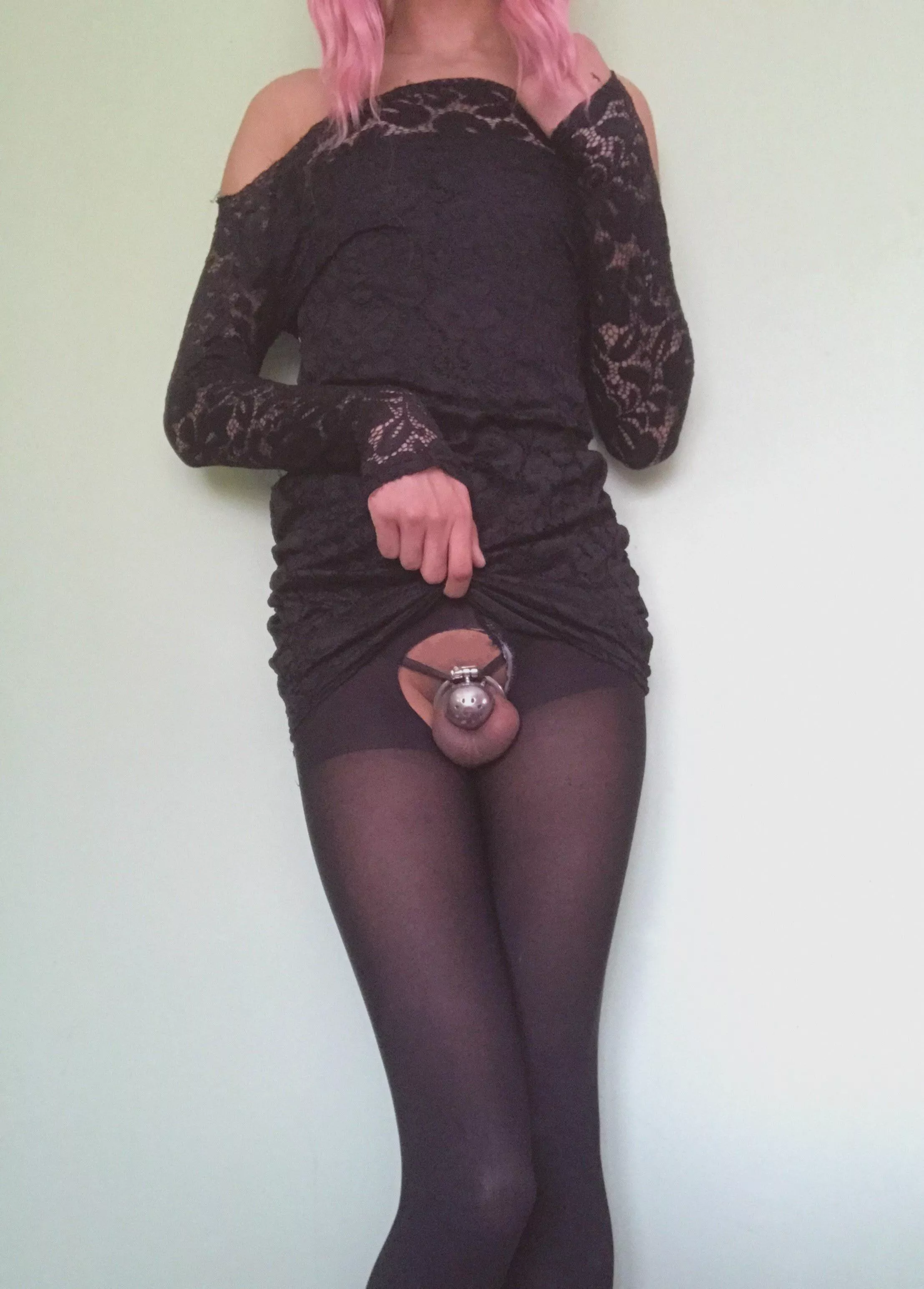 What’s under my dress😋