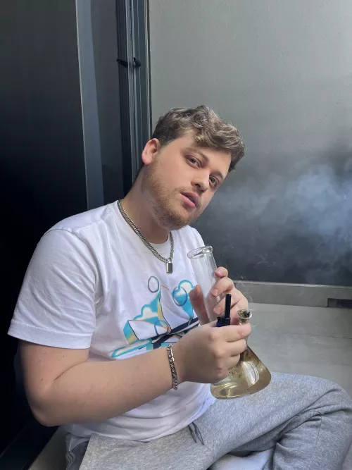 What’s your fav way to consume weed? I am trying to smoke less in 2022