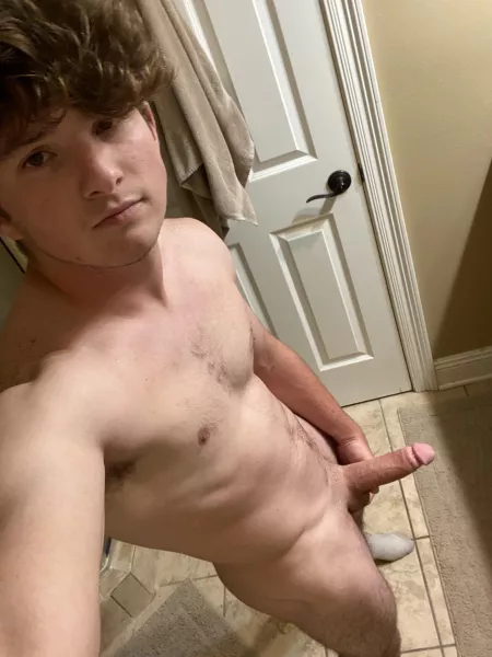 Whatโs your opinion on this frat boyโs cock?