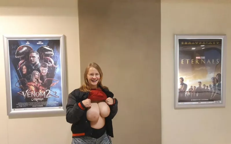 When I go to the movies, I always wear glasses.