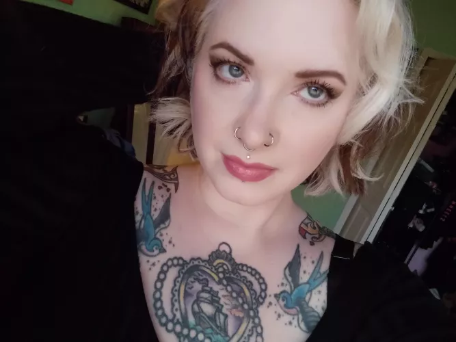 When old school Punk broads have to dress up ❄️ PMA all day❄️