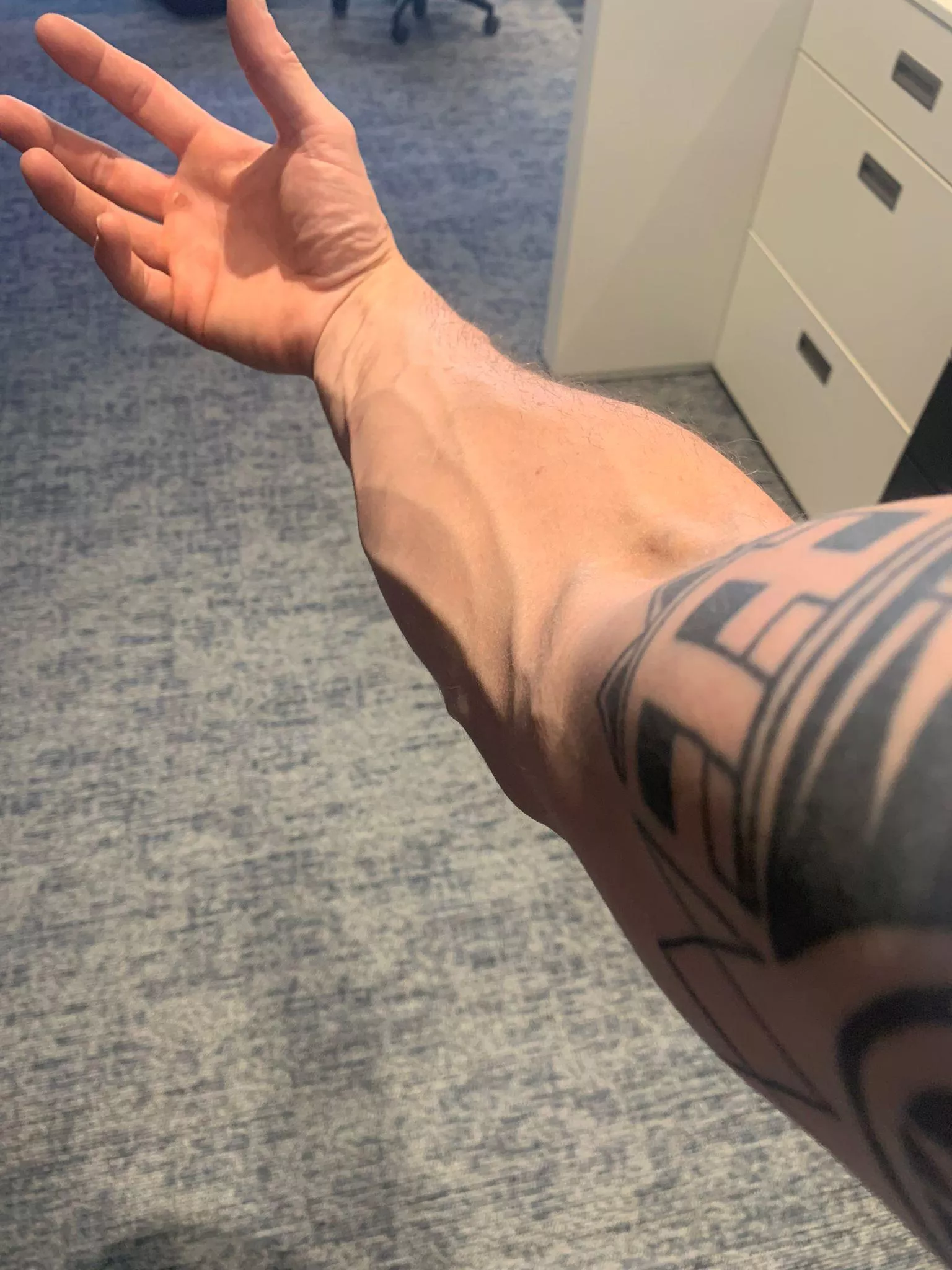 When veins become new tattoo ideas 🧐🤔😏