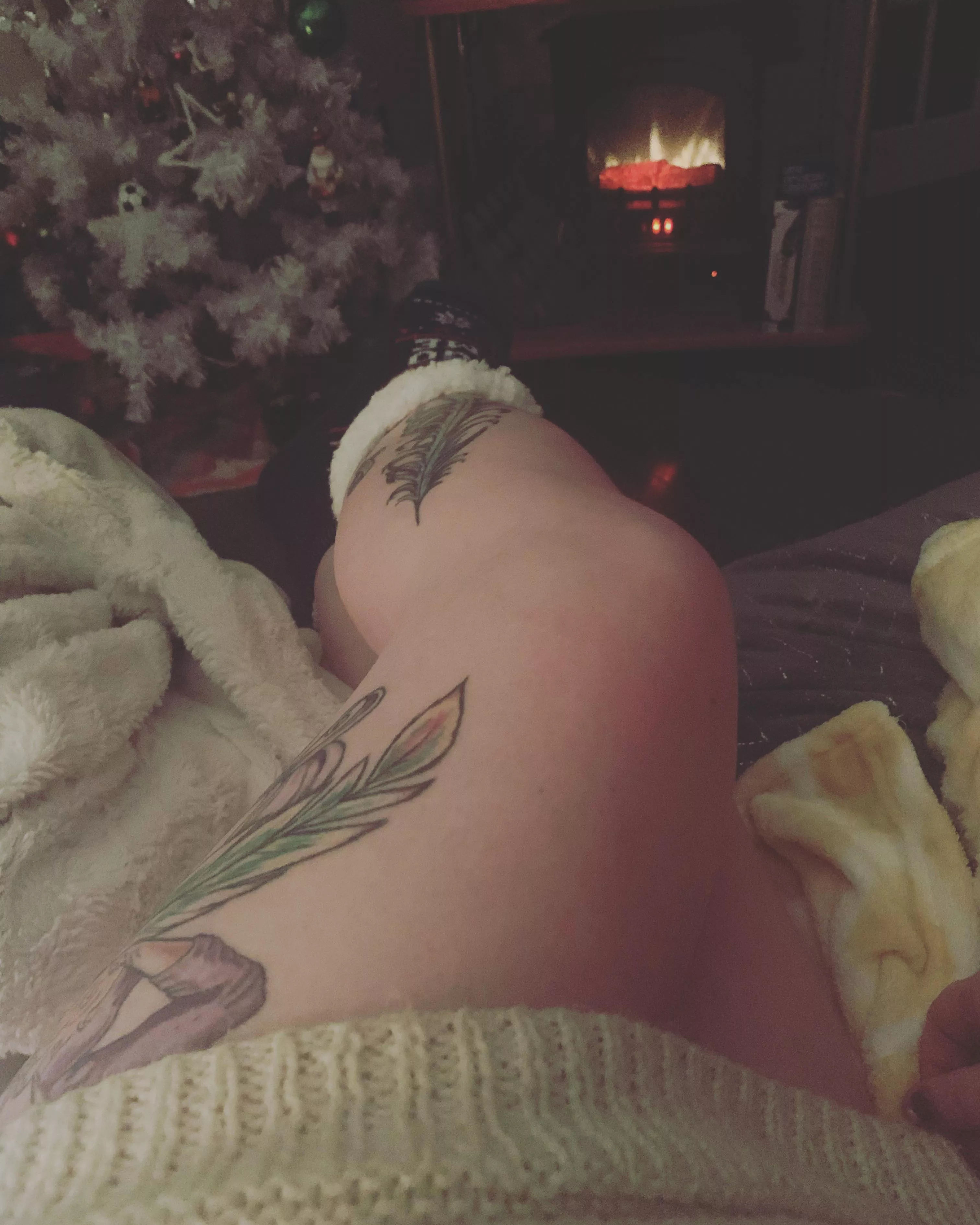 When you’re sick as fuck but you realize you look quite cute with no pants but cozy socks 🧦 Someone fly ✈️ here to take care of meeeeeee When you’re sick as fuck but you realize you look quite cute with no pants but cozy socks 🧦 Someone fly ✈️ here to take care of meeeeeee