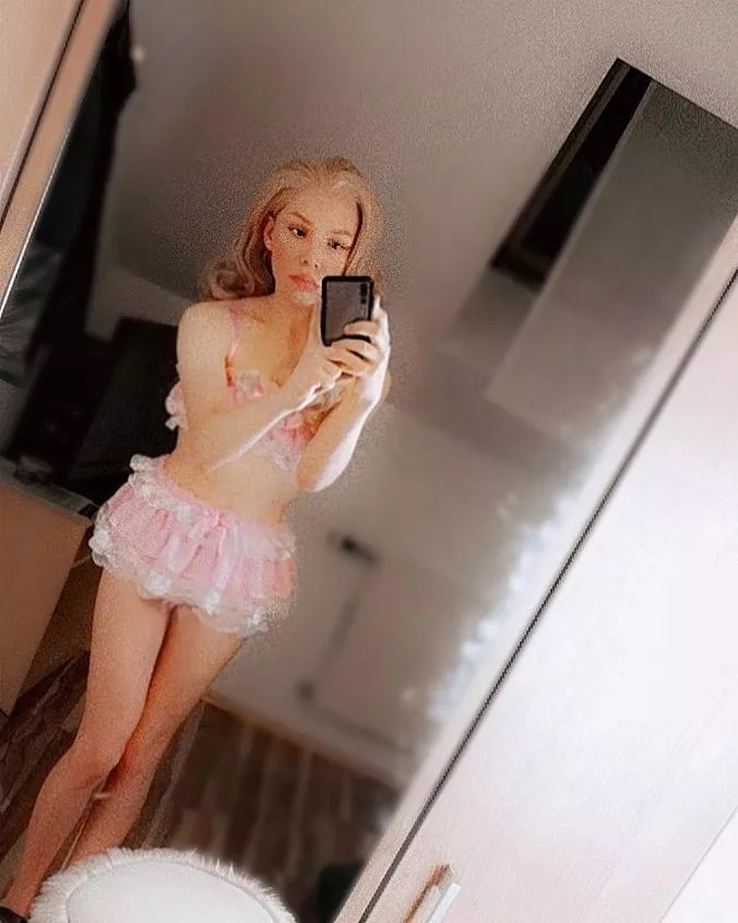 Whenever I dress up as a sissy girl😳 I feel so fem and cute... Maybe someone here is into it 🙈. My dms are open for people who are into sissies and other fembois and sissies.