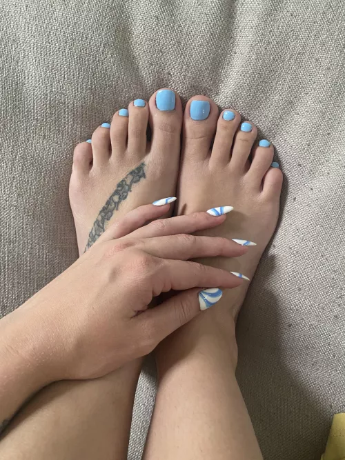 Where are my feet lovers, my feet need your attention
