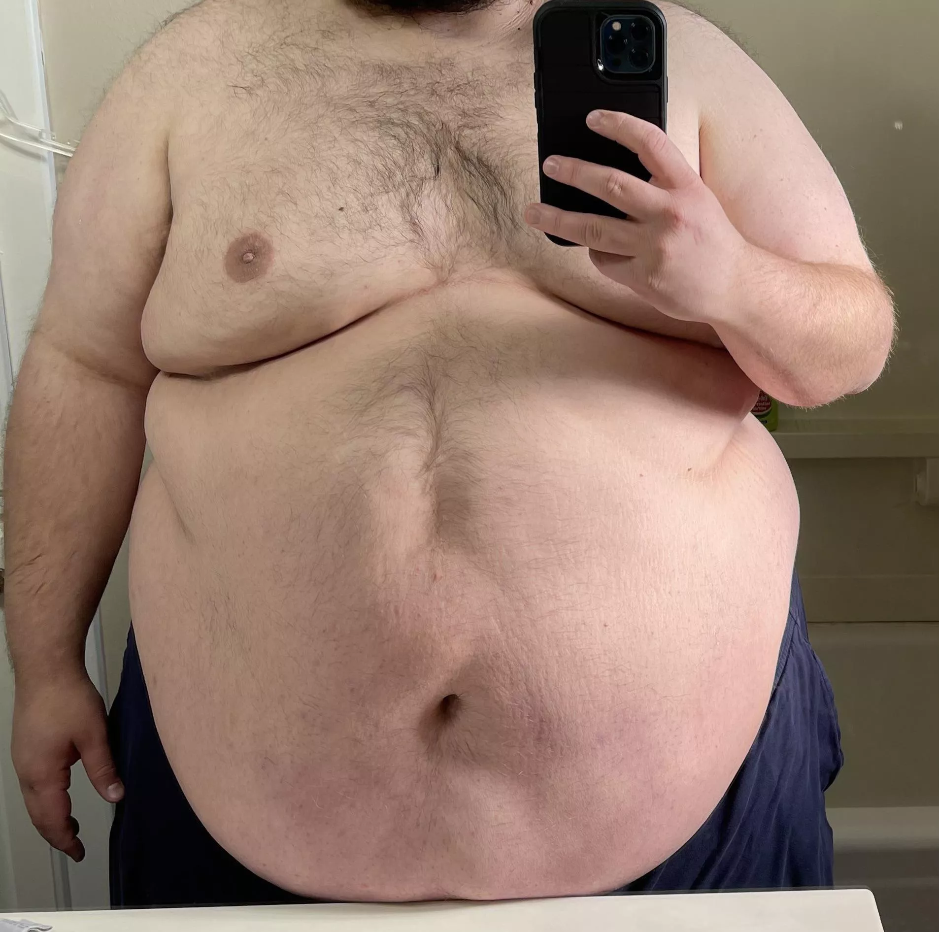 Where are the naughty ladies that like fat and hairy guys? (30)