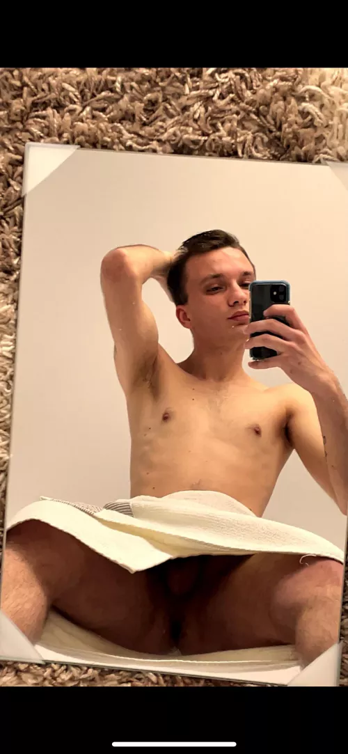 Where are you looking ? 😝