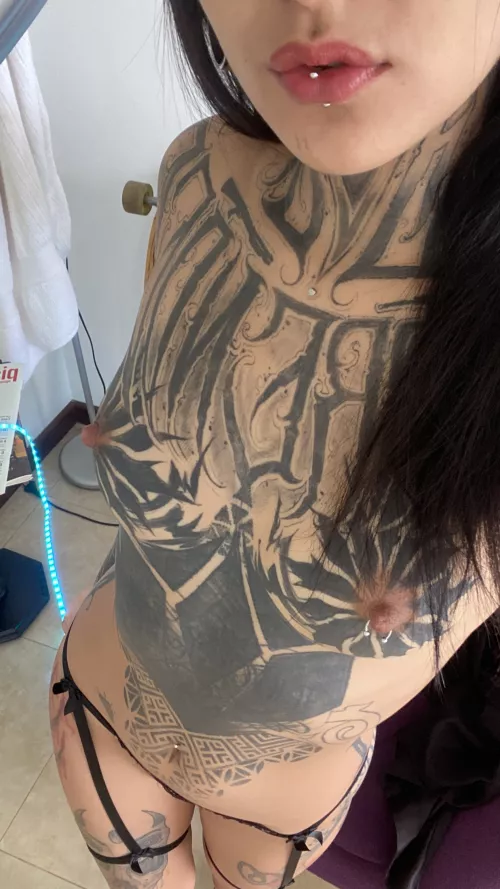 Where have all the tiny-tits lovers gone? Could you please get your cock over here?😛