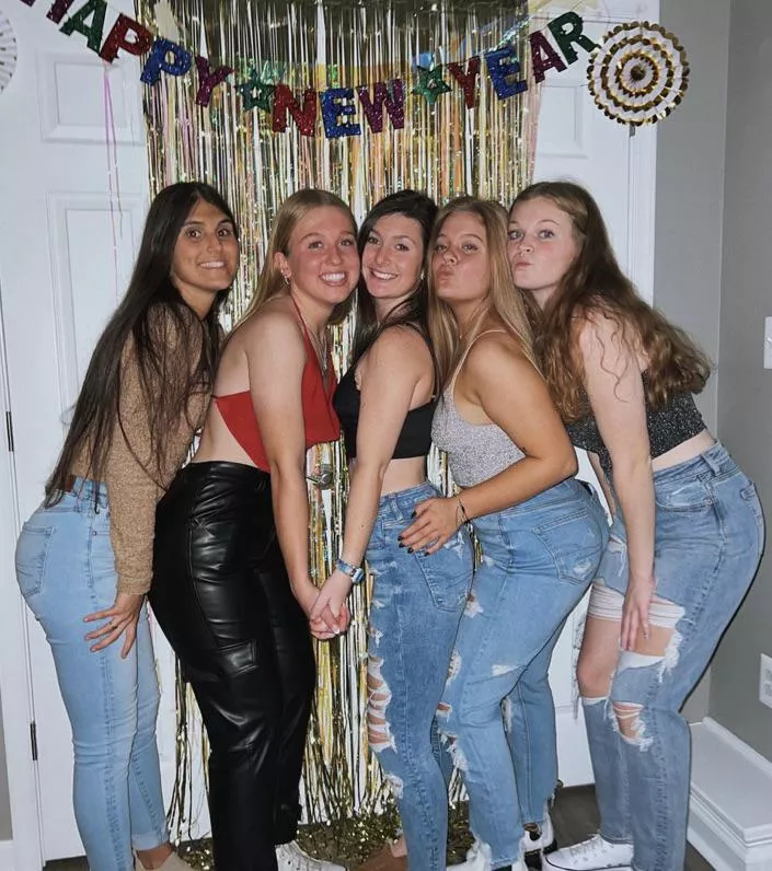 Which girl is getting a new year surprise from you? Comment below Which girl is getting a new year surprise from you? Comment below