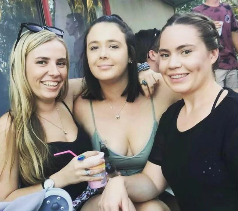 Which one are you face fucking? Left- Mandy, Middle - Ashley or Right - Grace Which one are you face fucking? Left- Mandy, Middle - Ashley or Right - Grace
