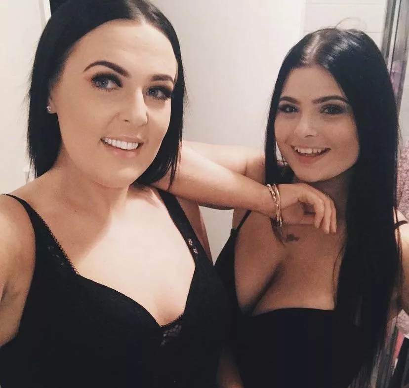 Which one is getting a face full of cum? Left- Tymeika or right- Paris Which one is getting a face full of cum? Left- Tymeika or right- Paris