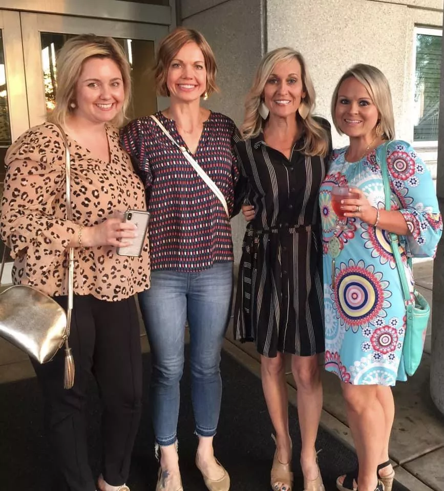 Which one of these sexy moms are you picking? 👱🏻‍♀️😍🖤