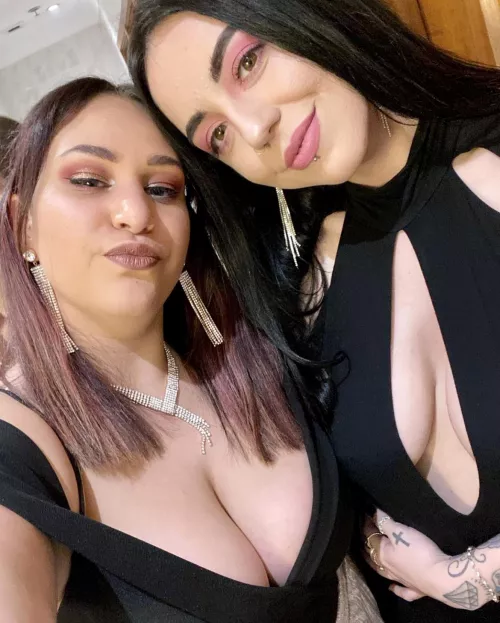 Which one of us round you fuck and why? :P be honest!