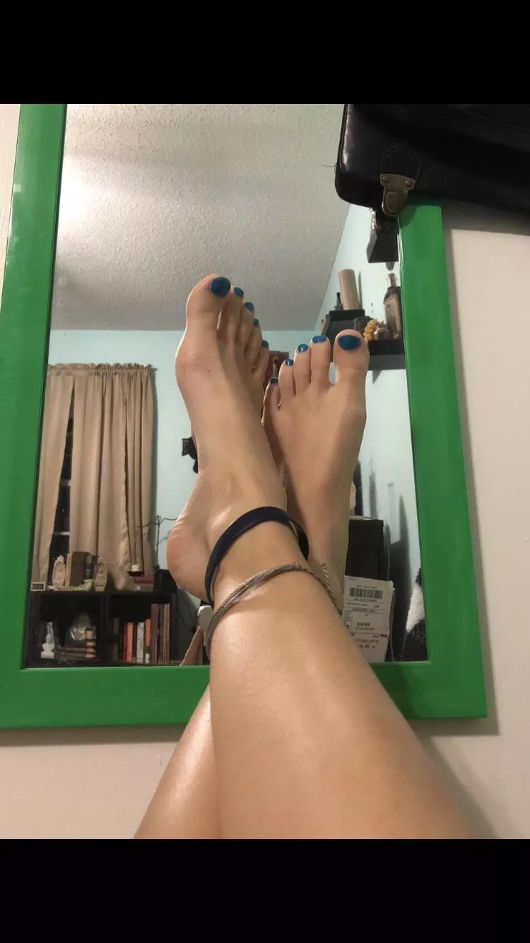 Which one of you sluts would love to worship my feet