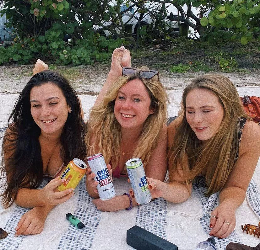 Which one would you take home from the beach? 😉 Which one would you take home from the beach? 😉