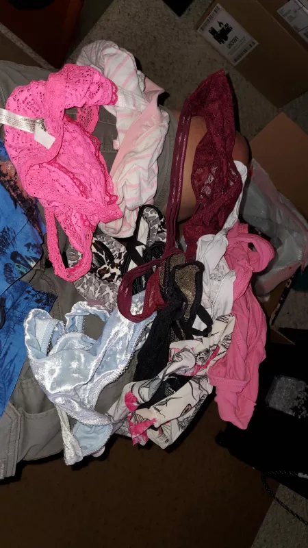 Which panties to put on🤷♀️
