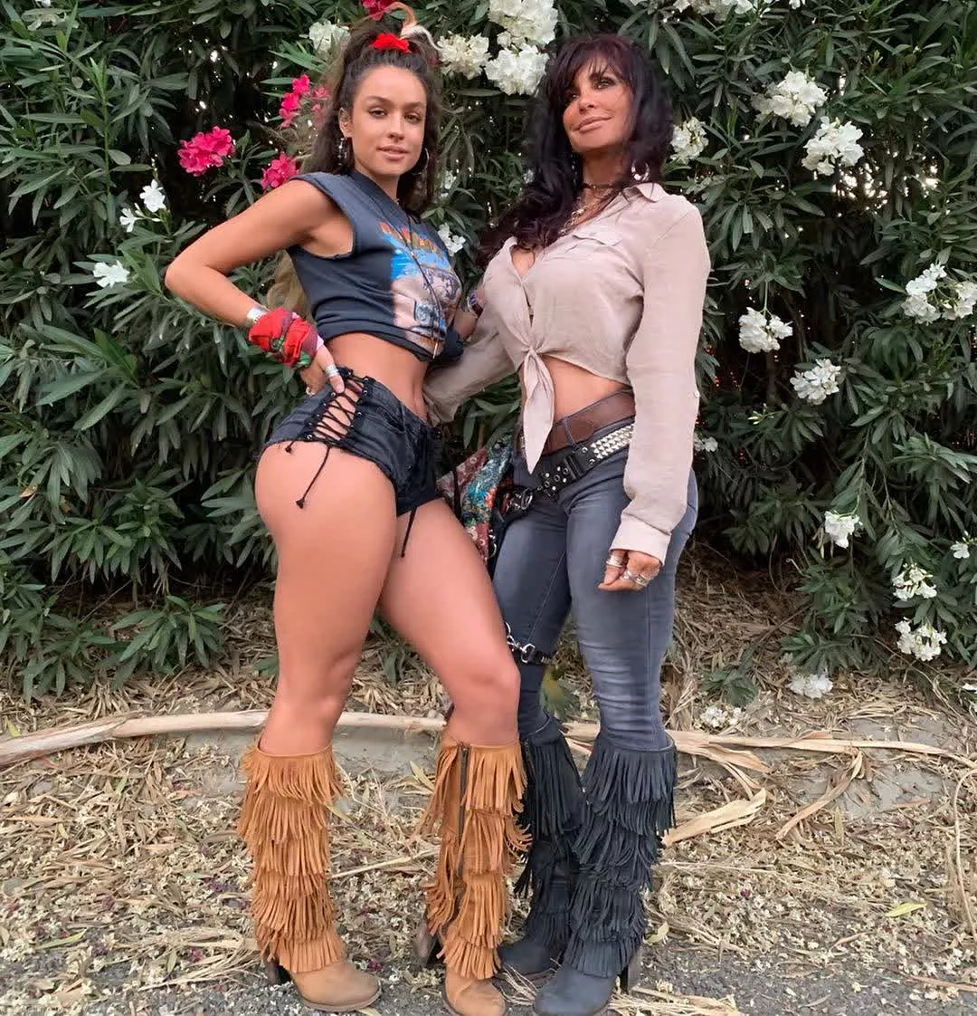 Which sexy cowgirl you going with mom or daughter? 😍🥵🍑