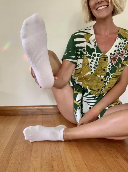 White ankle socks are π₯