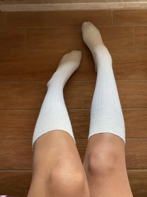 White knee socks are the best!π
