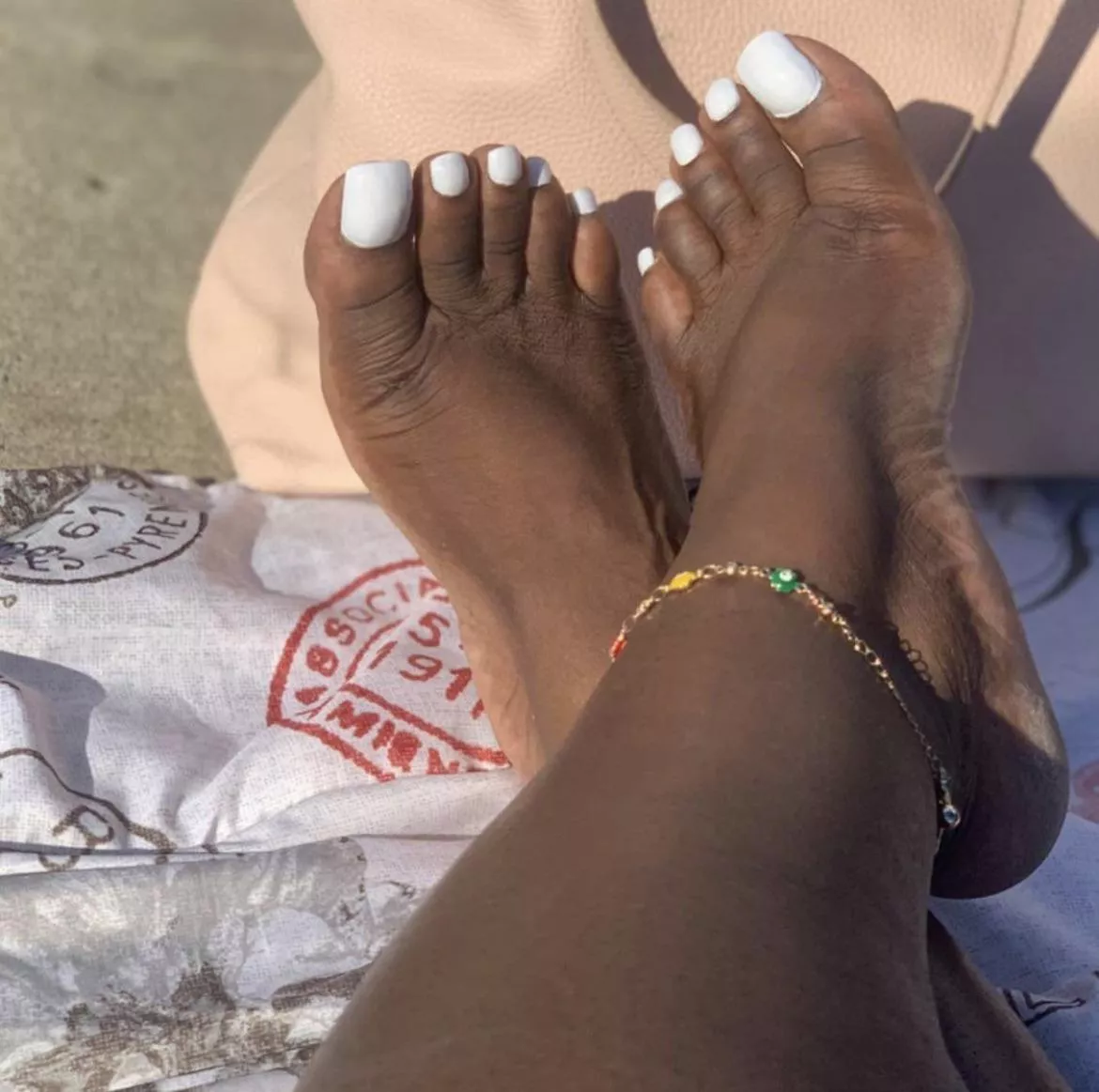 white toes 👅💦.