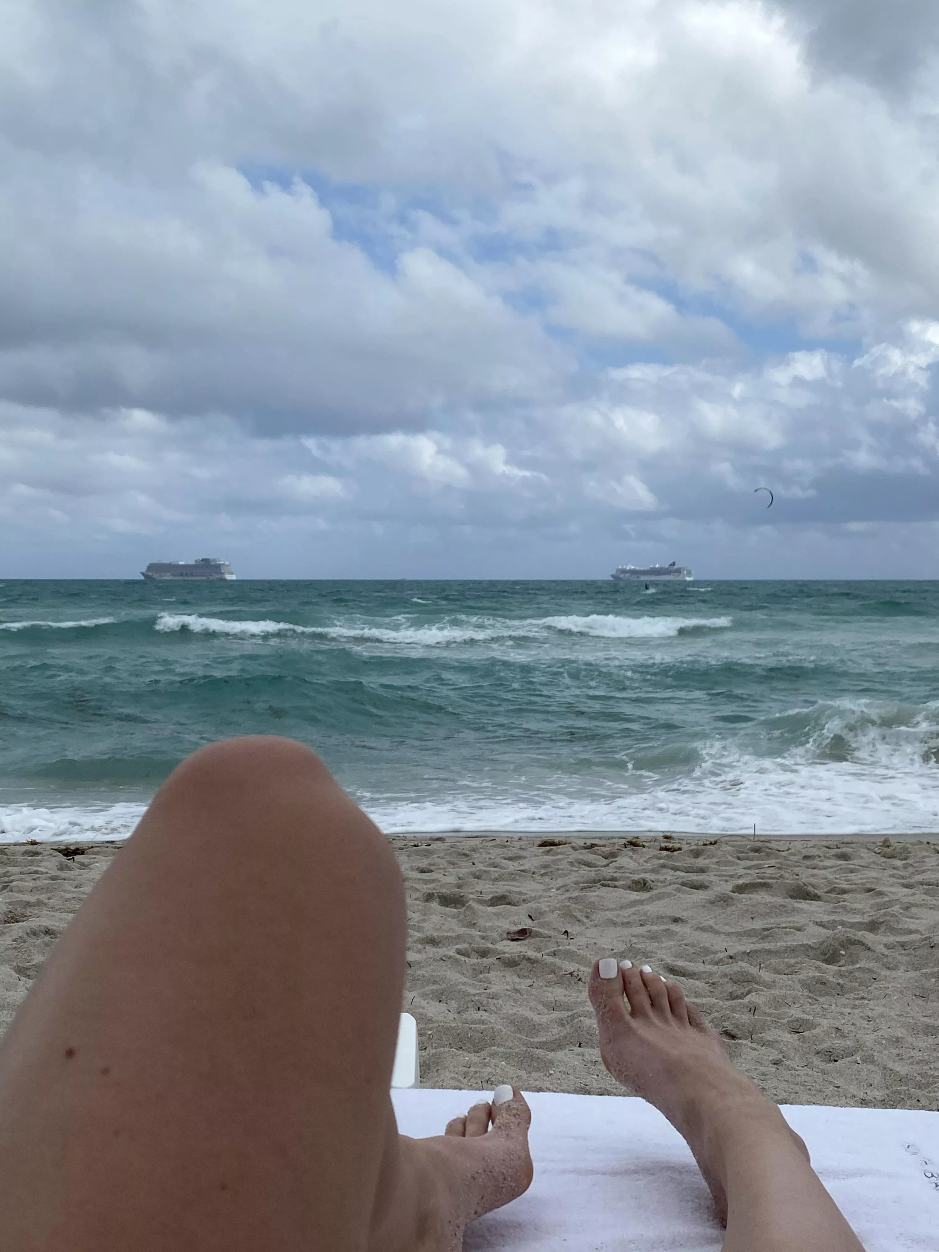 White toes in Miami ;)