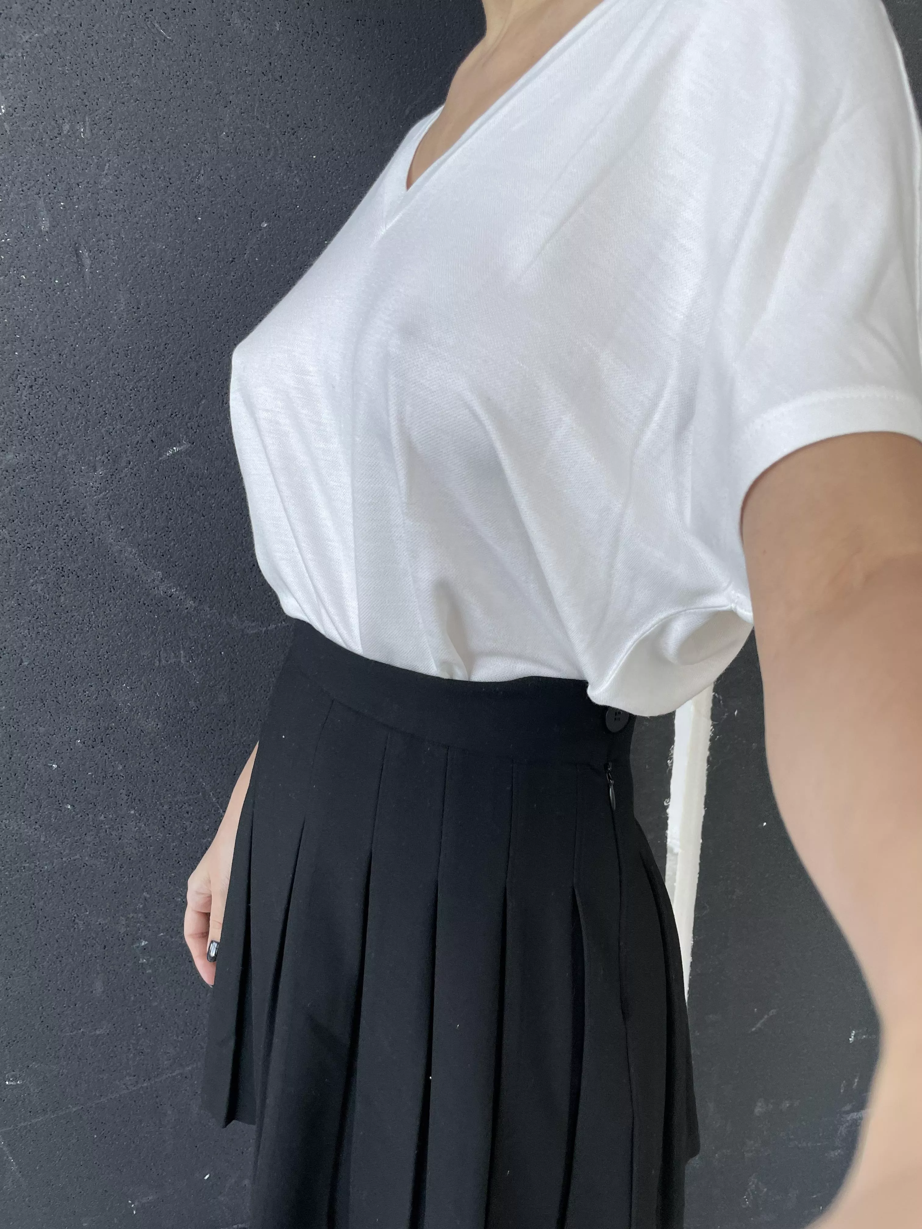 White t-shirt is always a good choice. Agree?